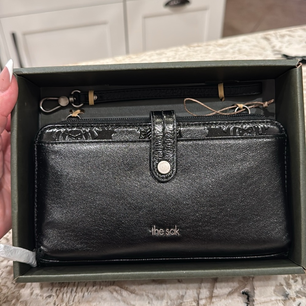 NWT the sak Iris Large Smartphone Crossbody